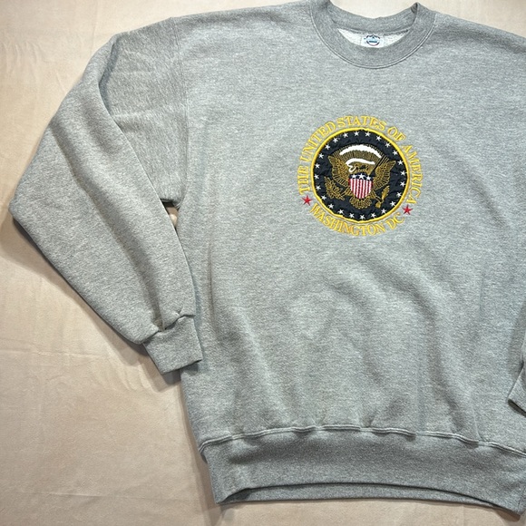 Washington DC crest sweater - Picture 3 of 9